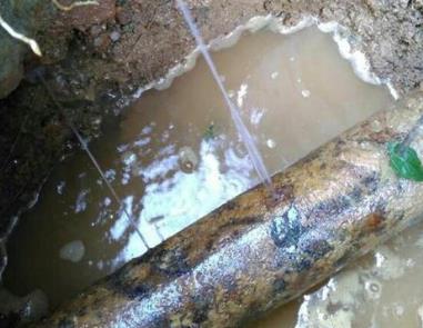 南皮楼顶渗水维修公司分享下地暖漏水的原因及检测方法。